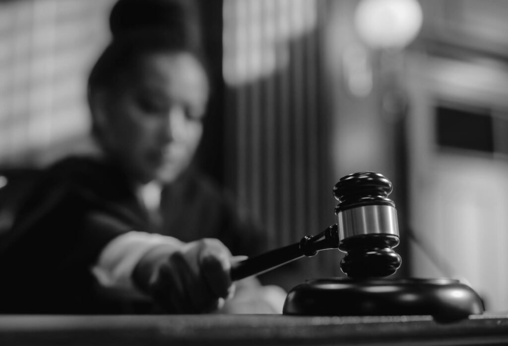 Juge statuant sur un litige lié à une procédure devant le conseil de prud’hommes