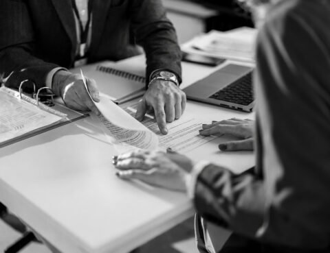 Échanges entre un salarié et un avocat pour prouver un harcèlement moral au travail